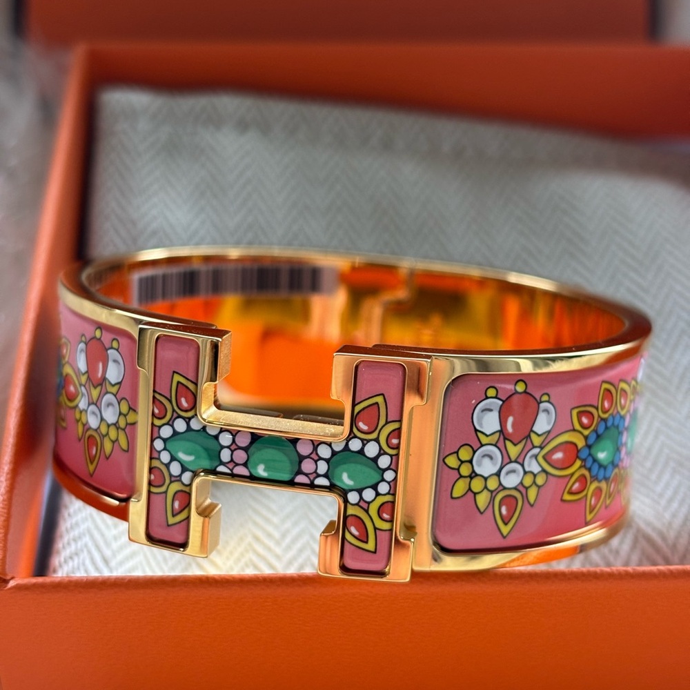 Sold! Brand New Authentic Hermes Pink and Gold clic clac Enamel Bracelet PM